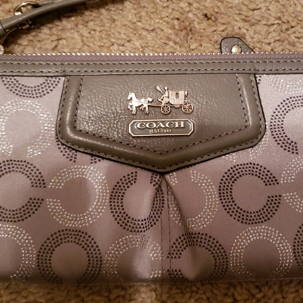 Coach wristlet - Picture 3 of 6